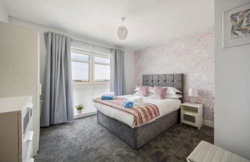 Sun-Soaked- Charming Views Overlooking the Harbour - Photo 6