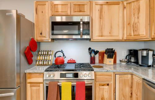 6 Mi to Dtwn Bright and Airy Anchorage Getaway! - Photo 10