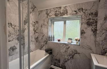 Charming 3 BR - NEC HS2- Long Stays Wifi Parking Airport - Foto 61