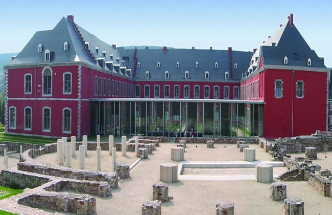 Modern Holiday Home in Stavelot With Fireplace - Photo 31