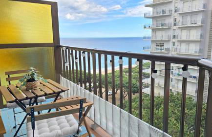 Bright Apartment with Two Balconies and a Seaside Pool - Foto 9