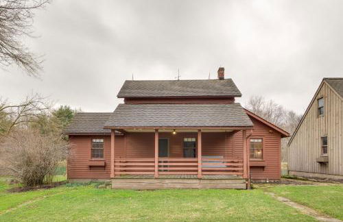 Quaint Winesburg Cottage with Porch and Pond! - Foto 27