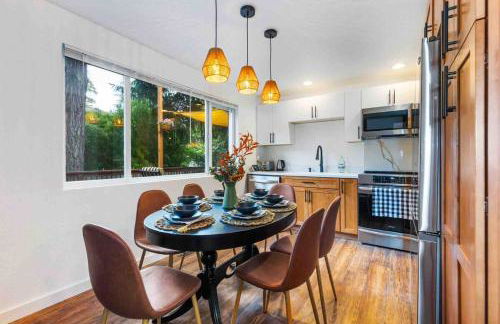 Luxury Living - Kirkland Stylish Home - Prime Spot - Photo 17