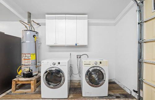 Dog-Friendly House with Hot Tub, AC, Game Room - Photo 58