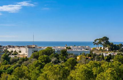 Villa Med A 2 kilometros andando de la playa, del puerto de Aguadoç y a 4 del centro de Sitges Muy Soleada todo el dia Capacidad superior a 16 personas NO REQUIERE COCHE - Foto 54