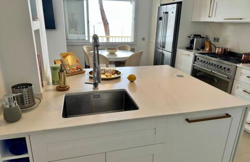 Elegant Beachfront Escape Private & Peaceful - Foto 15