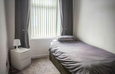 Central 2-bedroom bunglow with double sofa bed - Photo 15