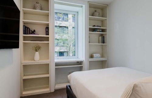 Private Beautiful Townhome w Zen Garden - Photo 14