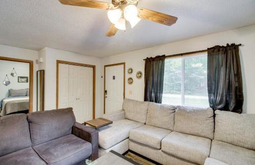 Near Lakes Updated Family Home with Deck in Cushing - Foto 5