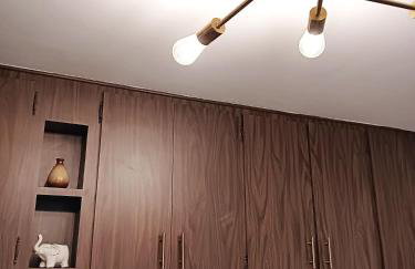 Mid Century Style Cottage Near Historic Downtown - Foto 30