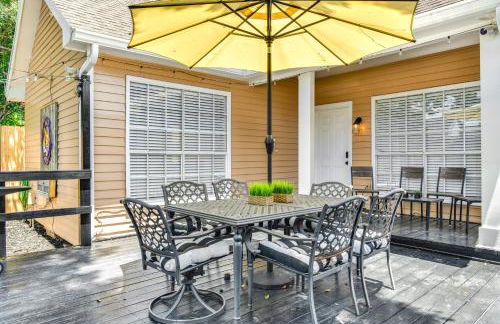 Colorful Baton Rouge Home Deck, Grill and Fire Pit - Foto 3