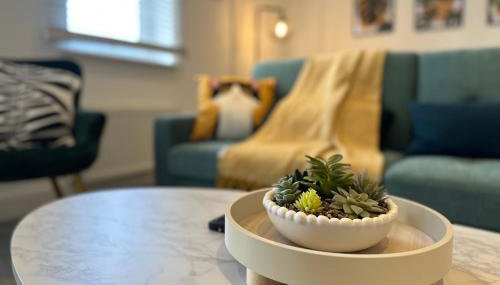 Cosy Modern Stay at St Mary's Nest Apartment By Your Lettings Short Lets & Serviced Accommodation Peterborough With Free WiFi and Parking - Foto 5