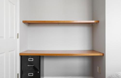 Cozy Downtown Escape Hot tub and Modern Touches - Foto 27