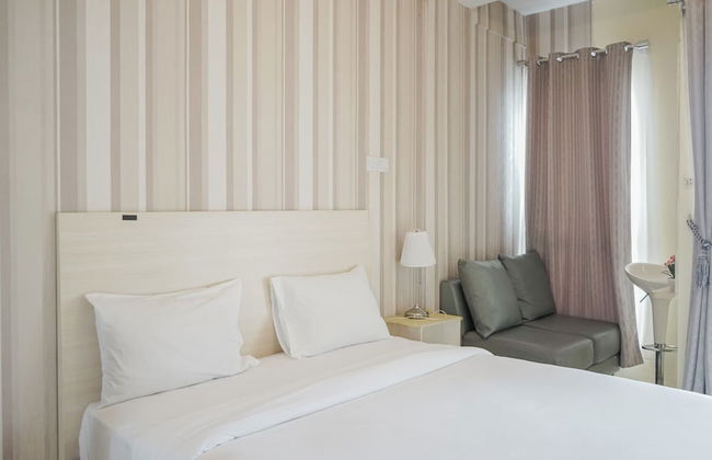 Minimalist and Stylish Studio Skylounge Tamansari Apartment By Travelio - Foto 3