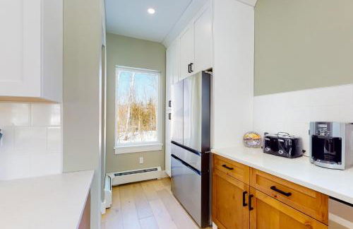 On Mountain Time - Photo 11