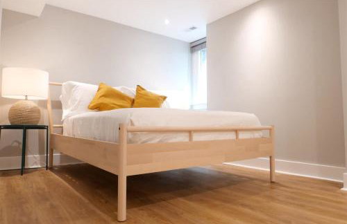 Best of Brookland Family Friendly w Private Parking - Photo 15