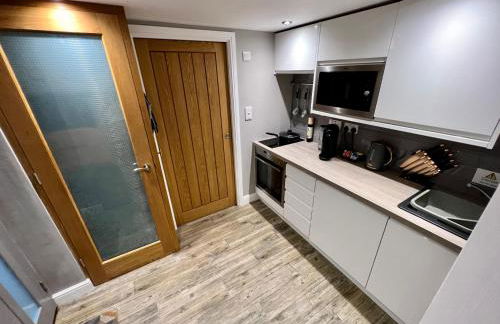 The Tower, 1 bed 1850's Tiny House - Foto 11