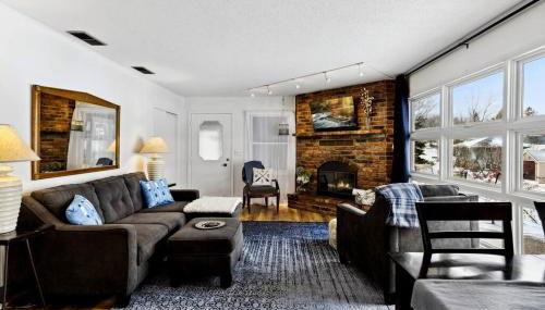 Lake Cabin; Renovated, Flat Lot, Dock, Sandy Beach, Many Games and Lake Toys! - Foto 4