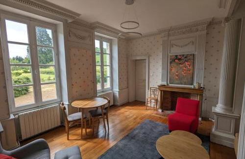 Loue belle demeure dans une grande propriété - 16 couchages, 8 chambres, 320 m2 - 30 min de Vichy - Foto 12