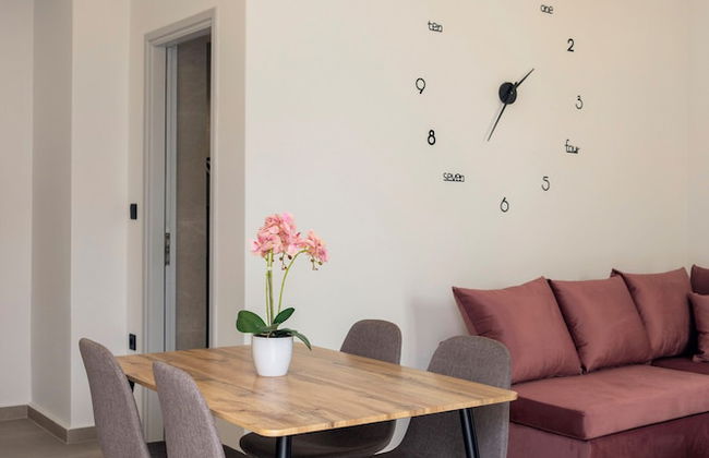 Parikia's Urban Oasis - Photo 29