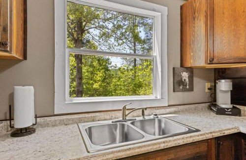 Knotty By Nature- Pet Friendly, Firepit, 150 Acres - Foto 11