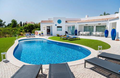 Charming Villa with Pool & Scenic Garden - Foto 74