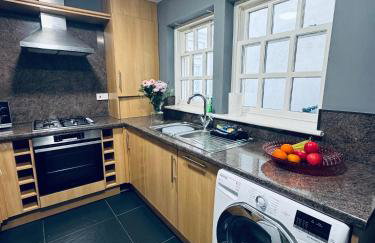 Queens Townhouse - 4 Bedrooms - Sleeps 9 - Foto 1