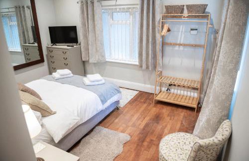 5 Bed Luxury Townhouse with Hot Tub, Rooftop Terrace, Perfect for Groups, Near Cruise Terminal - Foto 49