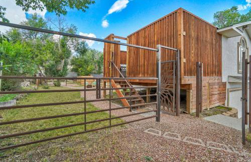 Red Rock Loft! Trails Apartment w BBQ & Fire Pit - Foto 44