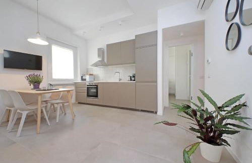 Brand New Modern Apt 2 Stops to Colosseum - Photo 8