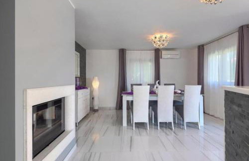 Villa Chiara 2 Bedroom, Private Pool, BBQ & Child-Friendly - Foto 11