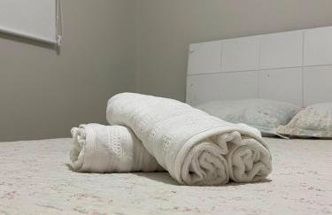 Apartamento em Poços - Varanda com Churrasqueira - Foto 6