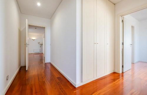 Skyview 2BR with Balcony and Garage - Foto 35