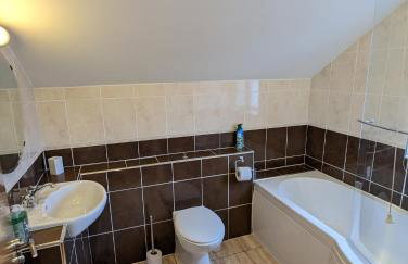 Unbeatable Llanberis Location, Detached with Parking, Snowdon Views. - Photo 37