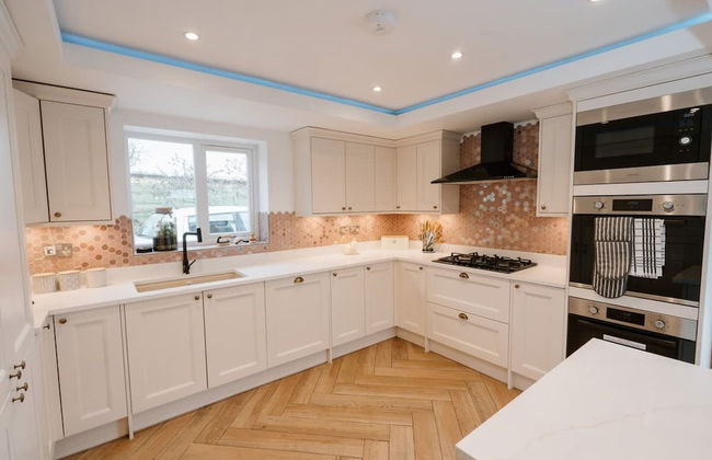 Luxury Langtoft Stud - Sleeps 10 - Photo 10