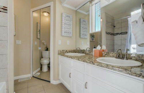 Deep Blue Spacious Escape w Hot Tub & Playground - Foto 34