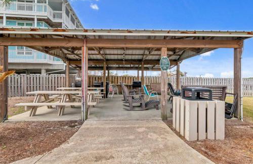 3BR Condo Gulf Views with Pool, Boat Launch and Dock - Photo 27