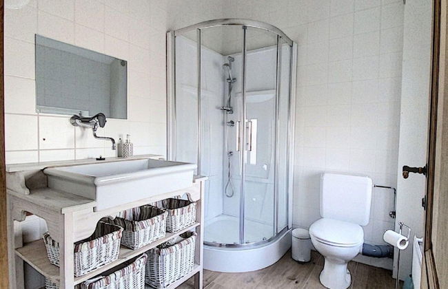 Elegant Hillside Mansion - Photo 20