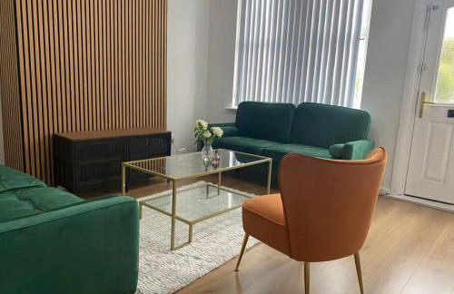 3-Bed House Near M1 & Meadowhall with Free Parking - Foto 10