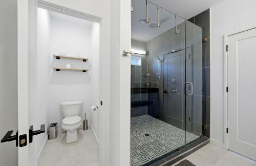 4BR Urban Oasis with Rooftop and Jacuzzi - Foto 18