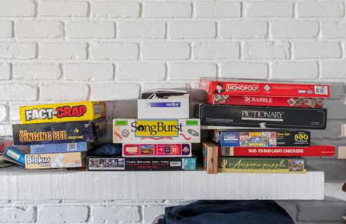 Vacation House! 6BR, FREE Heated Pool, Arcade & Hot Tub - Photo 22