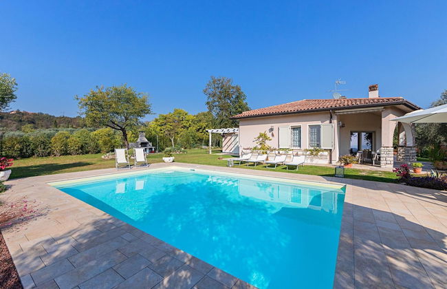 Villa Daniela con Piscina Vista Lago by Wonderful Italy - Photo 9