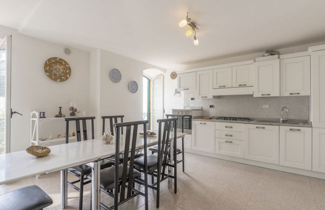 2 bedroom Apartment in Ventimiglia with swimming pool and garden - Photo 1