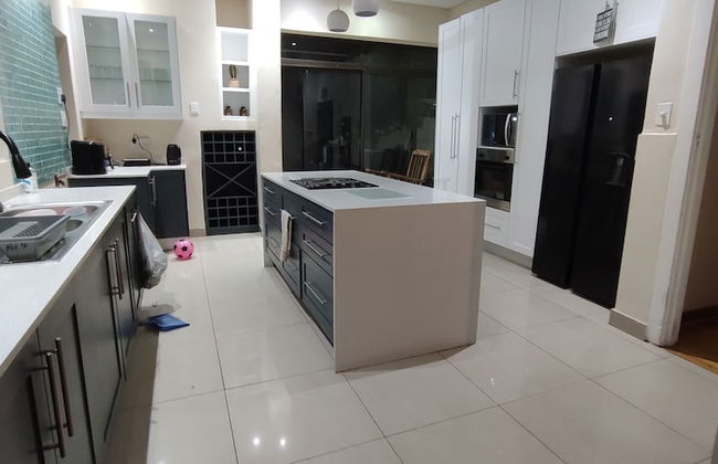 A Mother a Sons and Daughter Approach Towards Modern Living - Foto 14