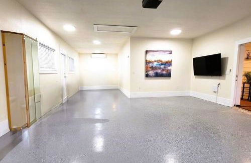 Tranquil Riverfront Retreat - Foto 75