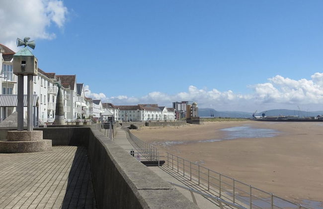 Sea Breeze Retreat in Swansea - Photo 1