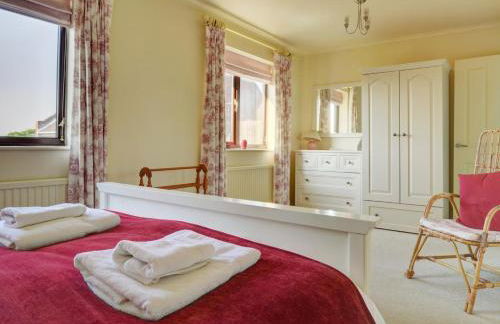 3 Bed in Salthouse oc-1753 - Photo 3