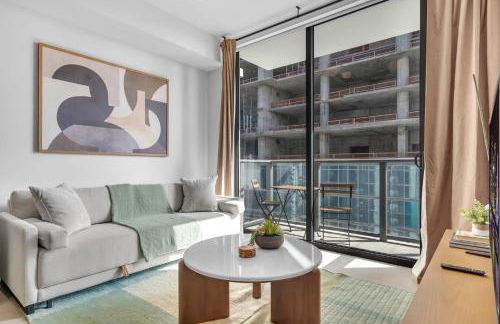 Modern Chic 1BR Downtown with Rooftop Pool & Views - Foto 9