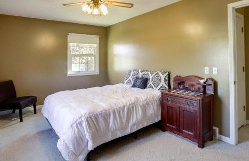 Charming Paris Home with Porch Hunt and Unwind! - Foto 15