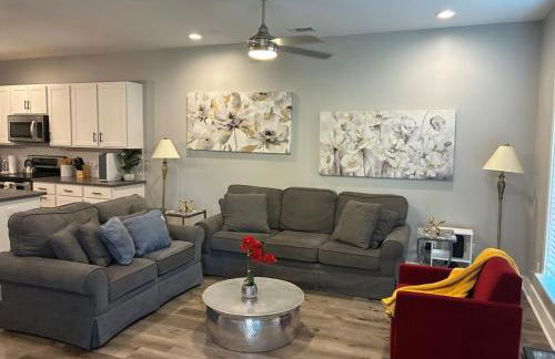 Modern Near Downtown Hospitals Greenville Stay - Foto 1